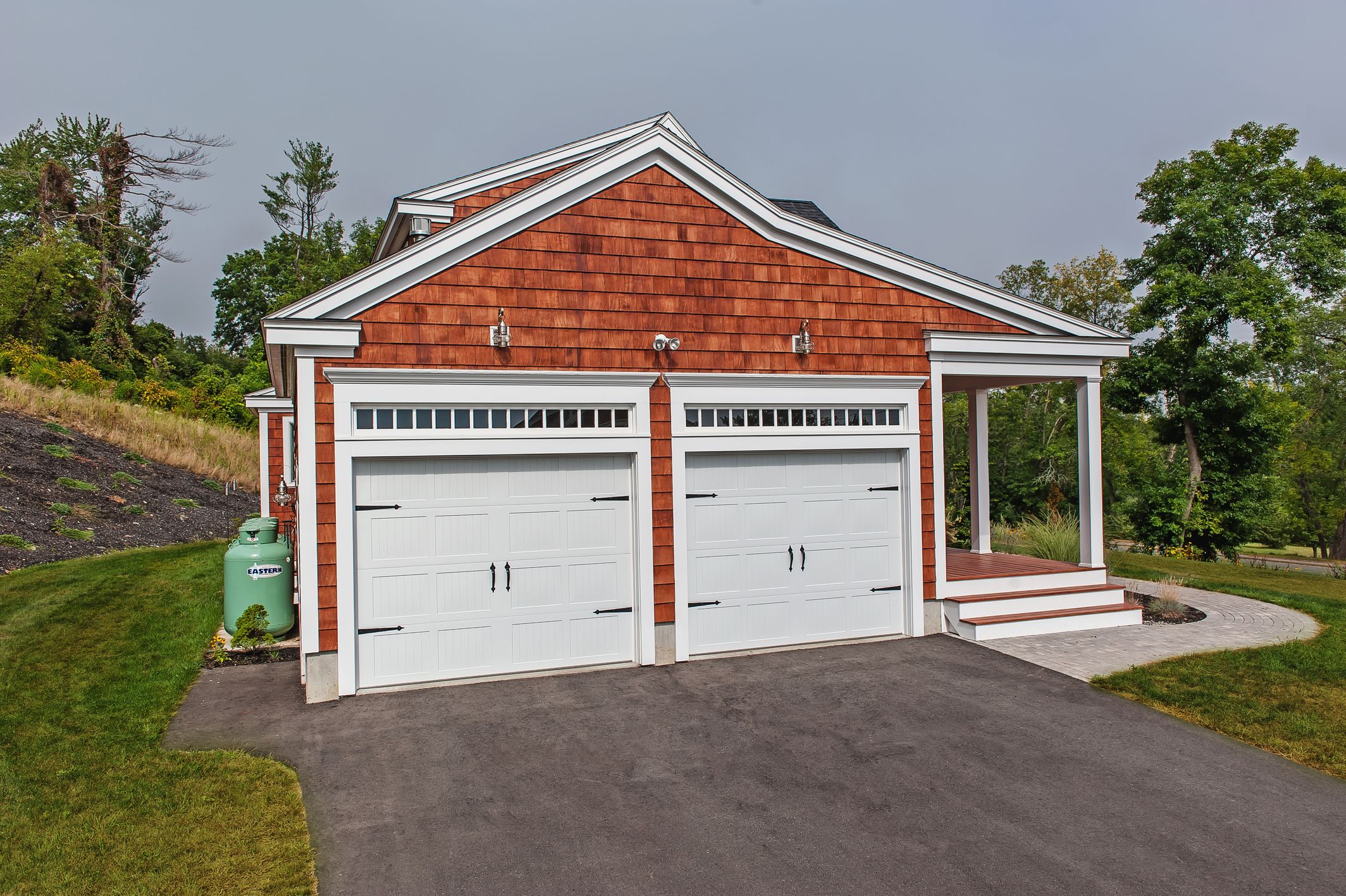 cheap carriage house garage doors with handle hardware