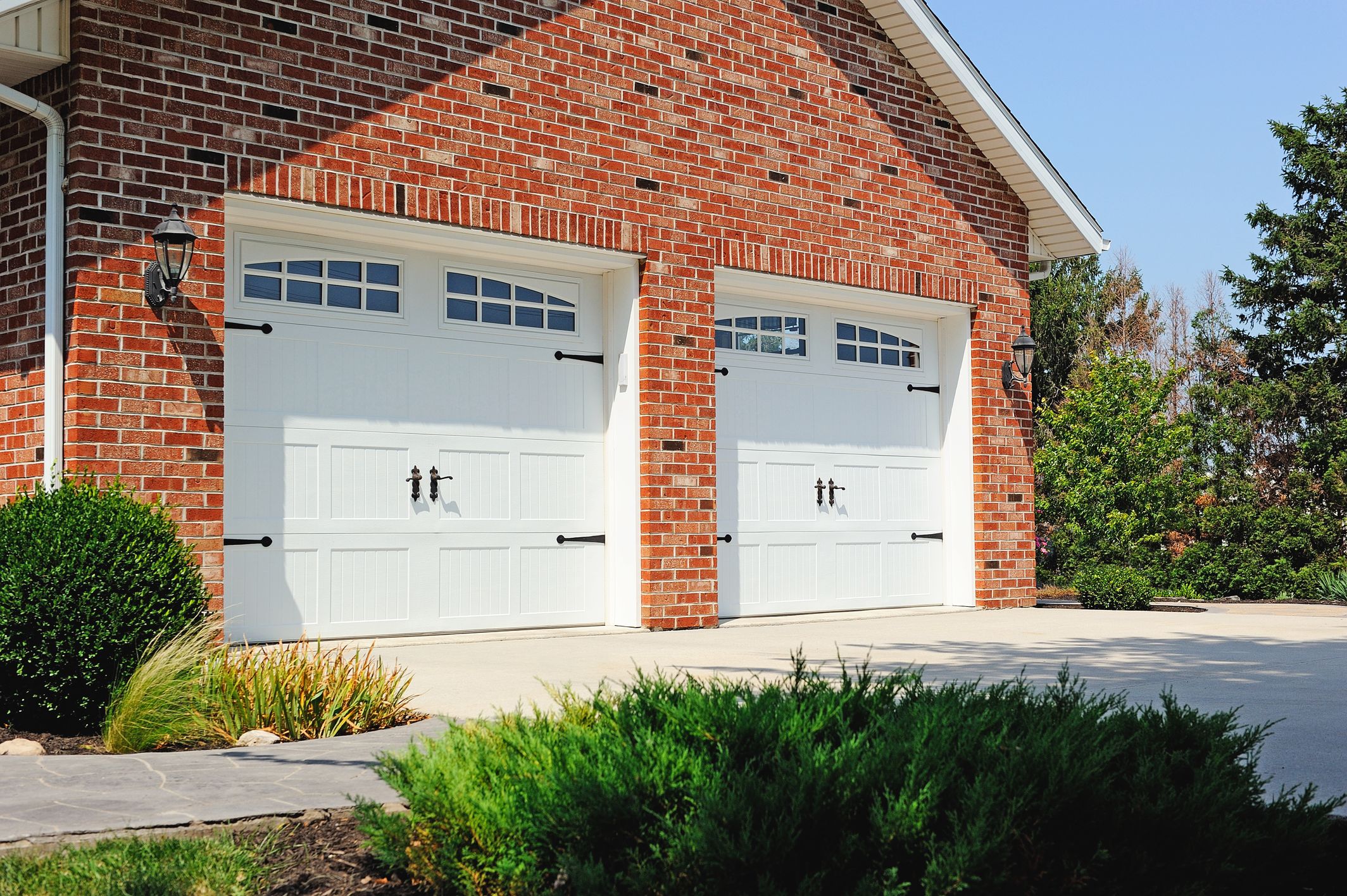 short panel stamped carriage house garage door by chi overhead