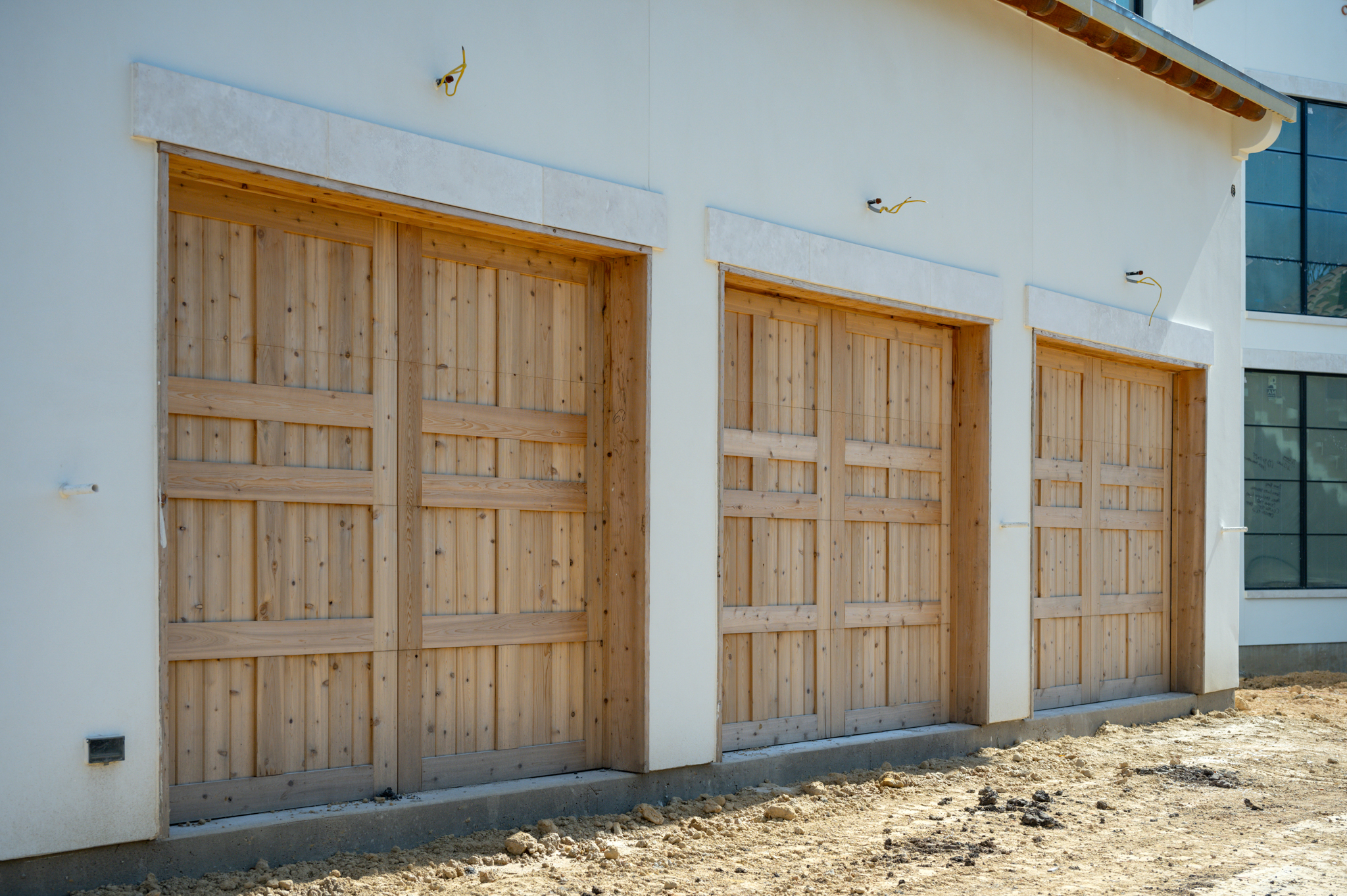 stucco home with cedar wood garage doors 00009