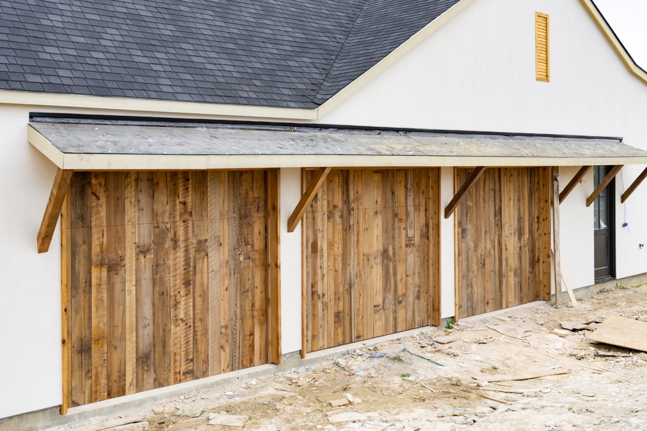 barn door garage doors